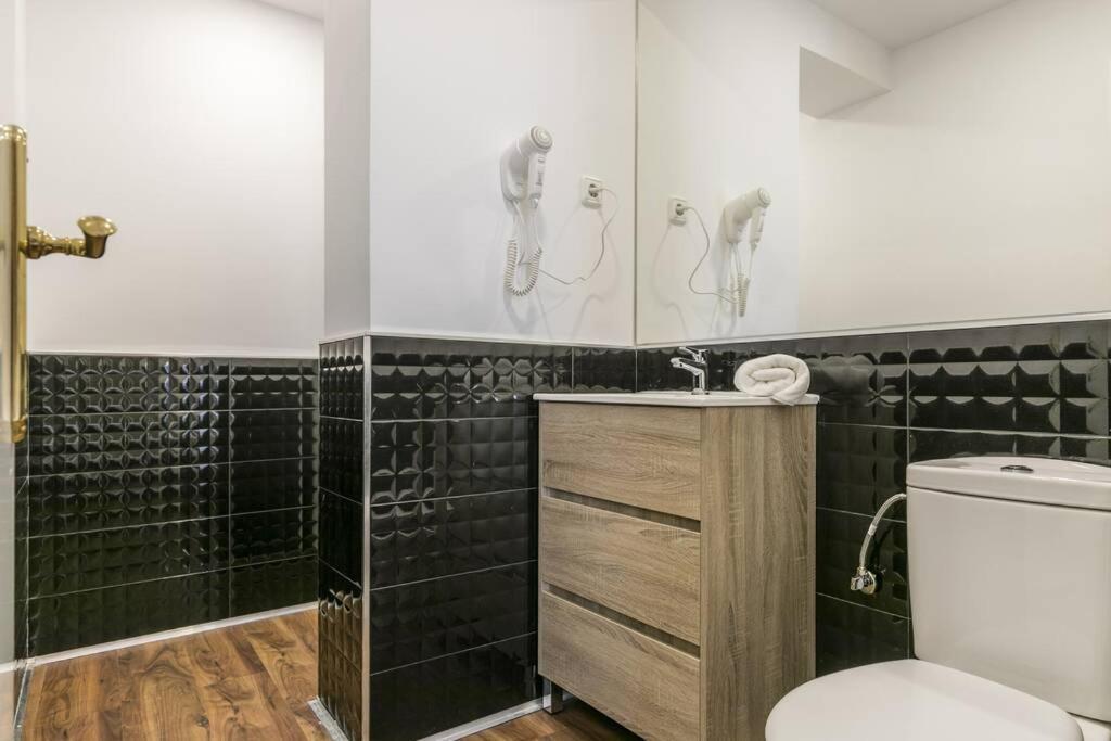 Apartamentos Plaza De Pedro Zerolo I Madri Exterior foto