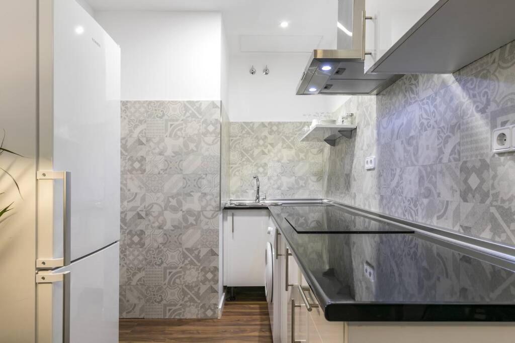 Apartamentos Plaza De Pedro Zerolo I Madri Exterior foto