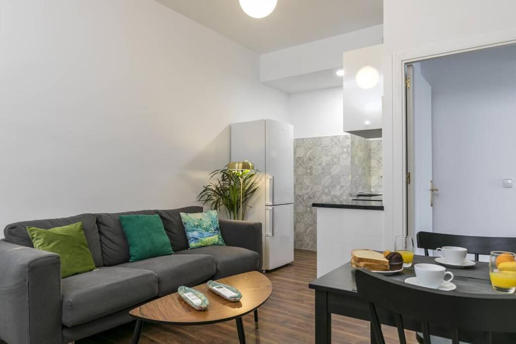Apartamentos Plaza De Pedro Zerolo I Madri Exterior foto