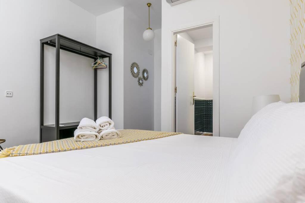 Apartamentos Plaza De Pedro Zerolo I Madri Exterior foto